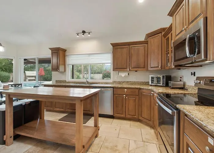 Holiday home Scottsdale Retreat,heated Pool, Game & More! *