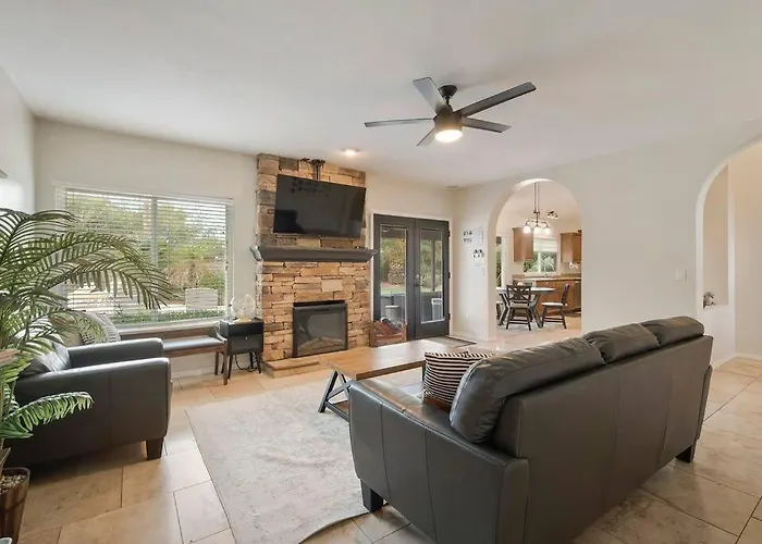 Holiday home Scottsdale Retreat,heated Pool, Game & More! *
